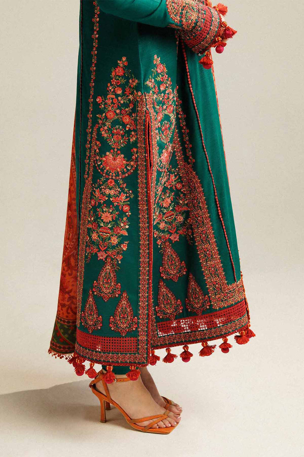 MB 525 - 3 Pcs Unstitched Heavy Embroidered Lawn Suit with Premium Quality Lawn Dupatta