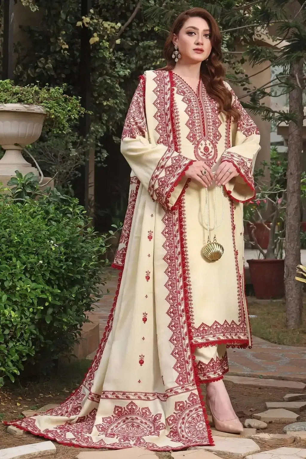 SP 2895-3 Piece Unstitched Heavy Embroidered Dhanak Suit ( Embroidered Dhanak Wool Shawl )