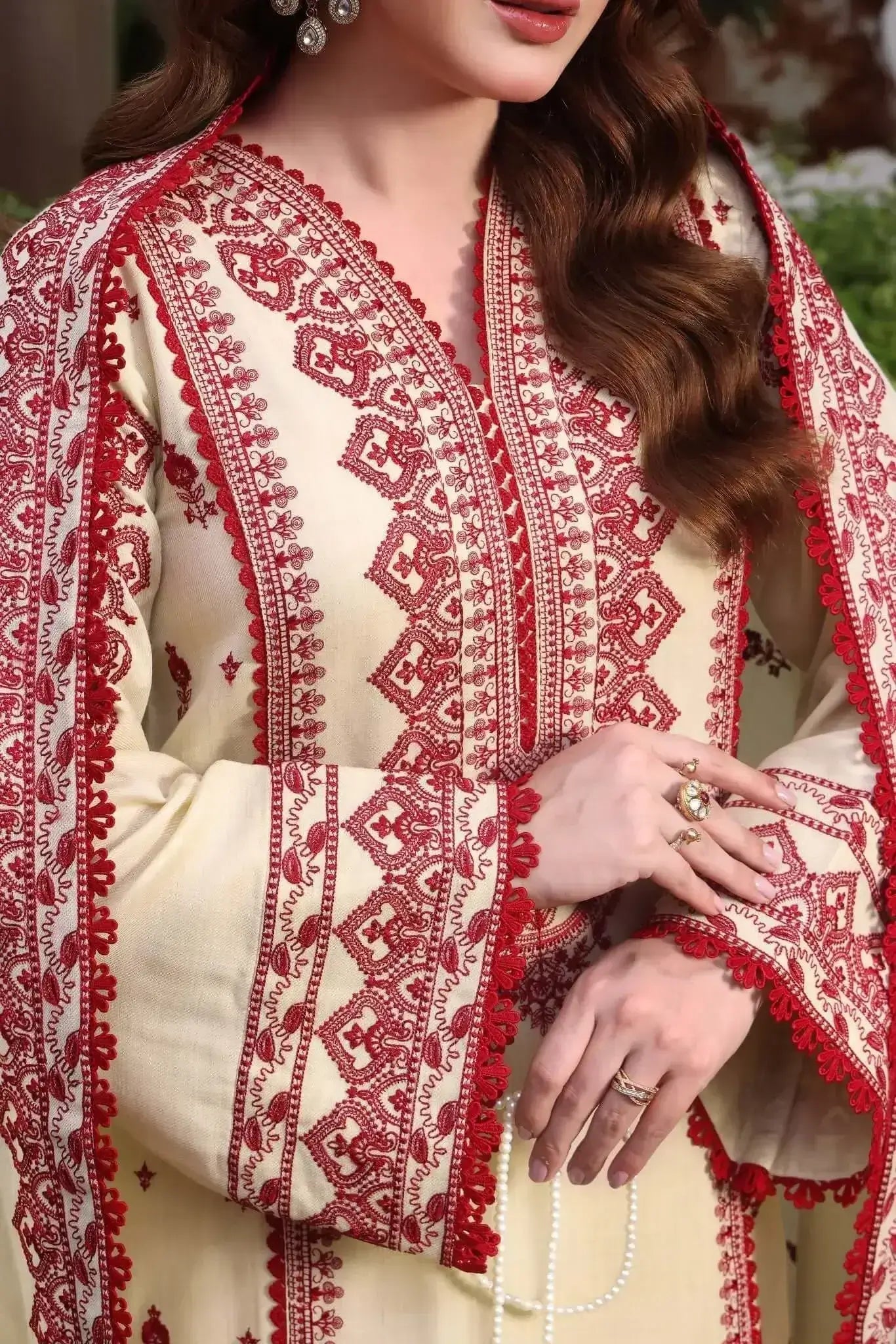 SP 2895-3 Piece Unstitched Heavy Embroidered Dhanak Suit ( Embroidered Dhanak Wool Shawl )