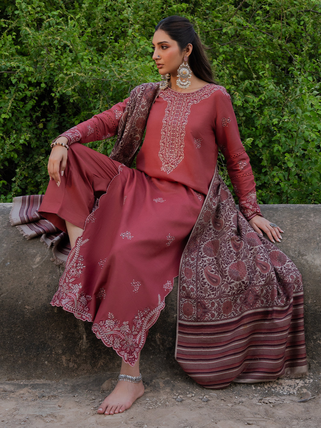 IZ 3070-Dhanak Fabric 3 Piece Unstitched (Digital Printed Shawl)