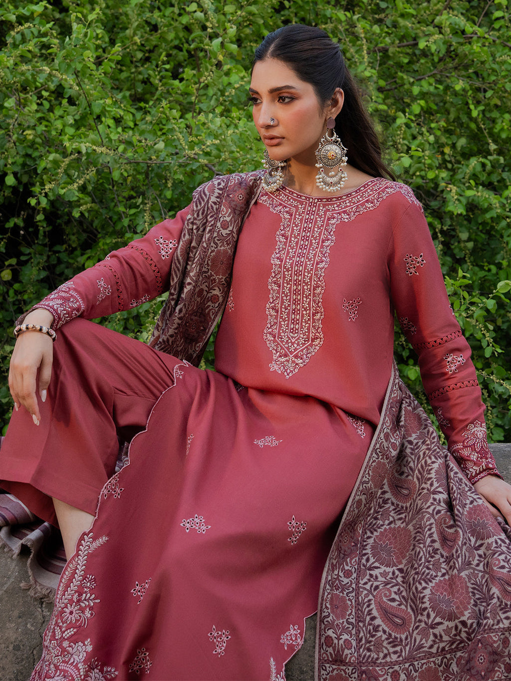 IZ 3070-Dhanak Fabric 3 Piece Unstitched (Digital Printed Shawl)