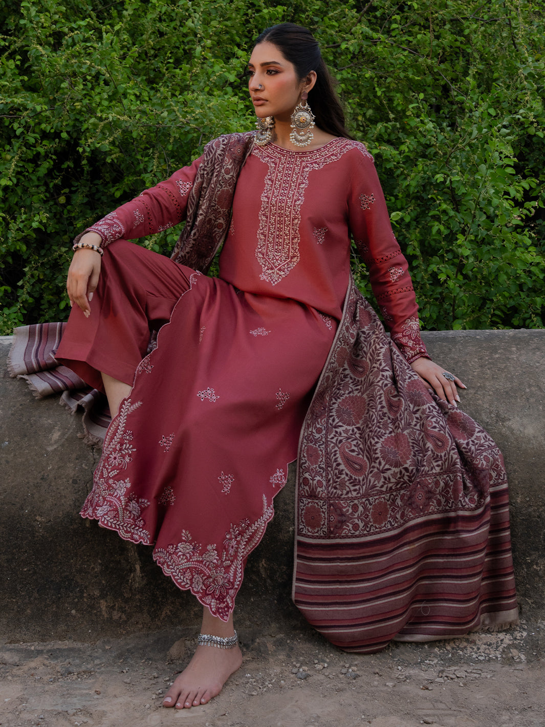 IZ 3070-Dhanak Fabric 3 Piece Unstitched (Digital Printed Shawl)