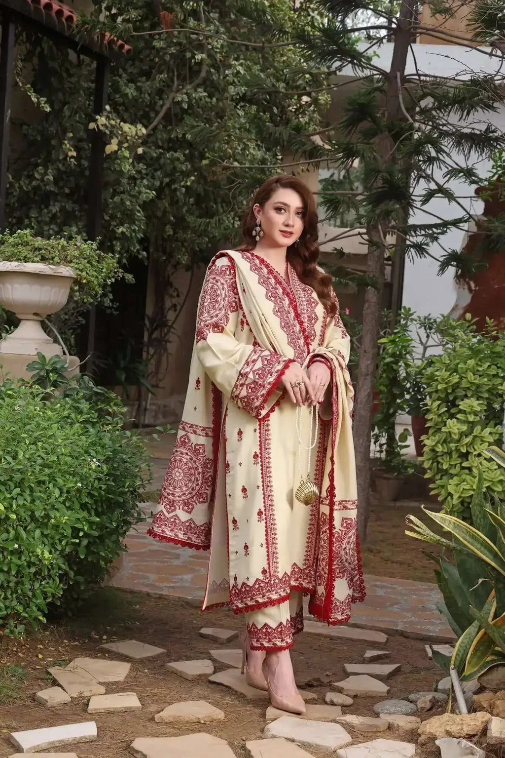 SP 2895-3 Piece Unstitched Heavy Embroidered Dhanak Suit ( Embroidered Dhanak Wool Shawl )