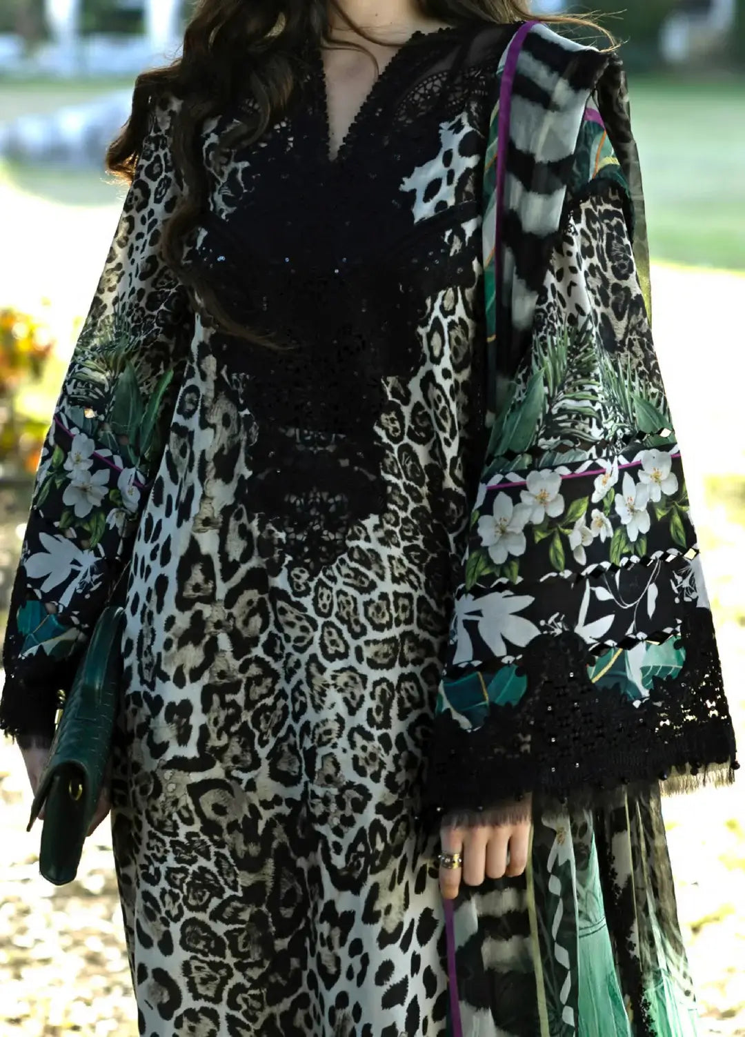 EL 204-3 Piece Unstitched Embroidered Lawn Suit ( Printed Lawn Dupatta )